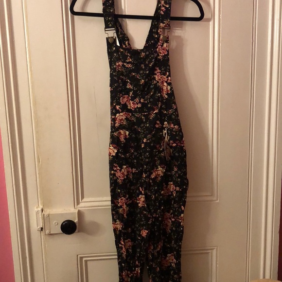 Forever 21 Other - Floral print overalls